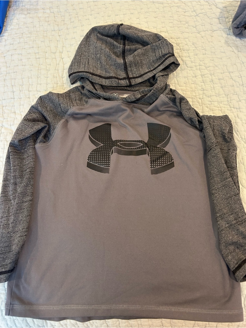 Under Armour Boys Hoodie. Size S.